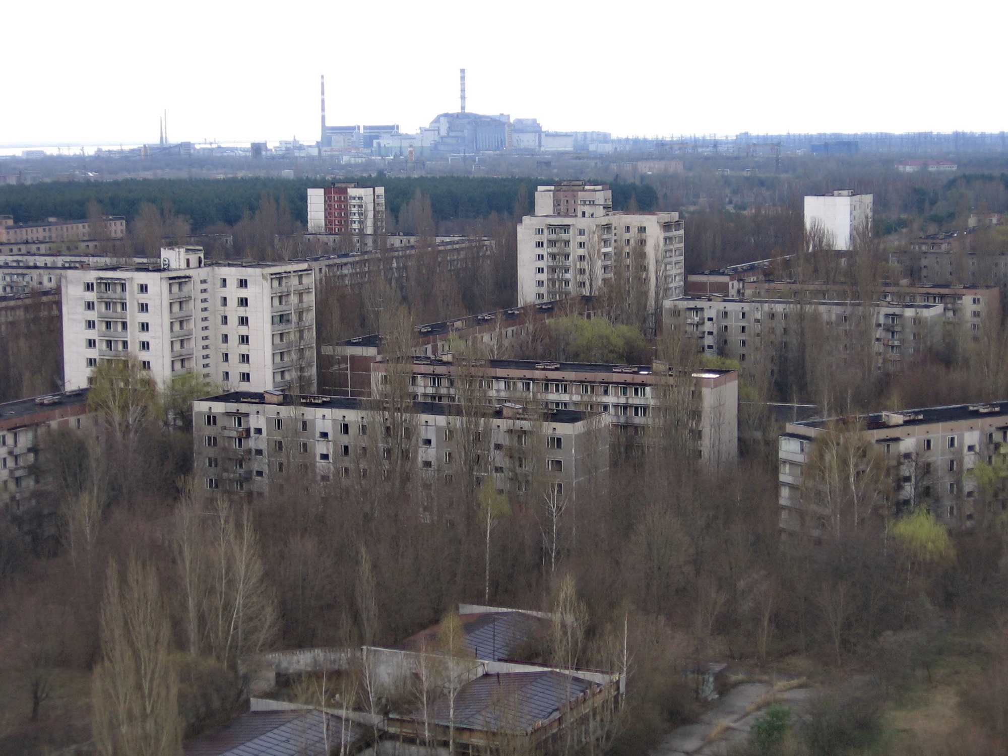 Основные пожары на Чернобыльской АЭС потушены, крупных пожаров нет - советник главы МВД Украины